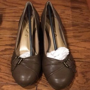 Unisa brown slip on size 8M.